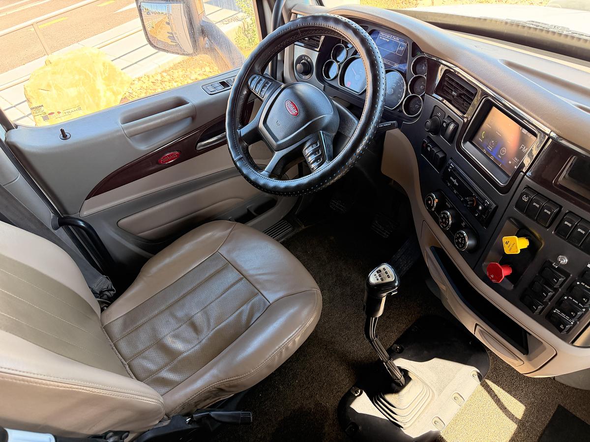 Used 2017 Peterbilt 579 Sleeper Tractor, 565 HP, 18sp manual transmission