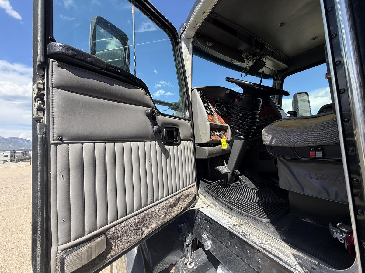 Used 2004 Kenworth T800B, TriAxle, DumpTruck, 18sp Manual Tranny, 16'Bed, Cat C13 Motor, 430 HP
