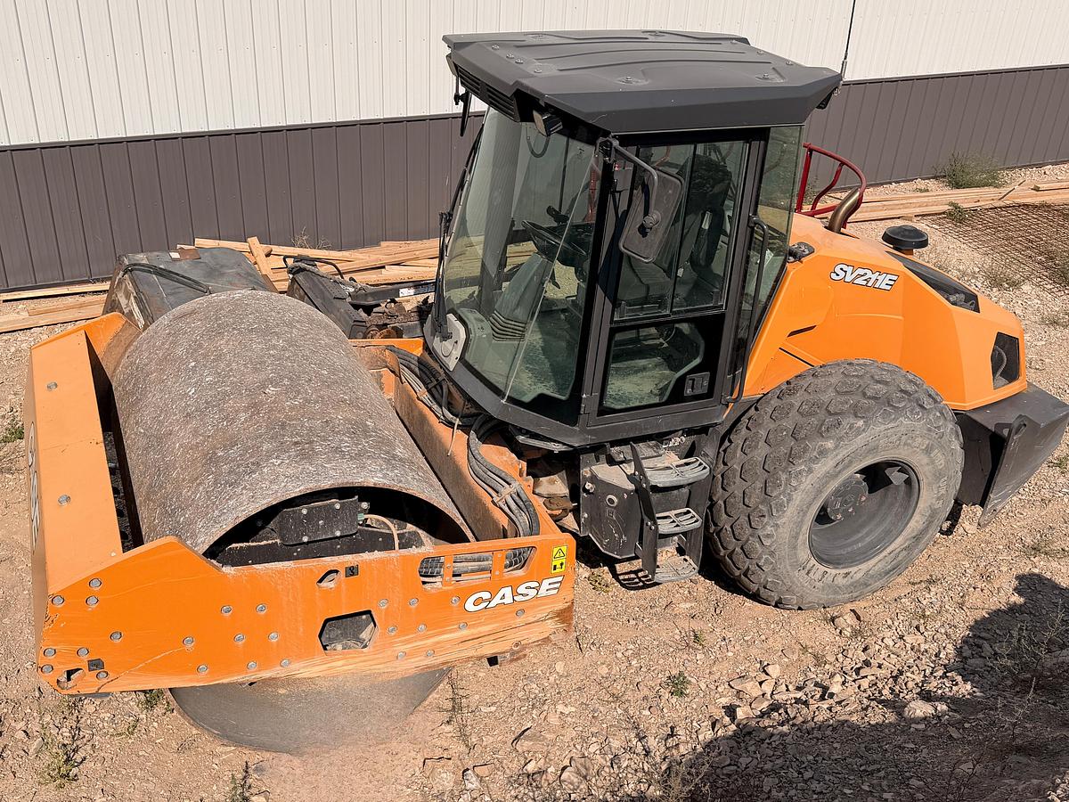 Used 2020 Case sv211e