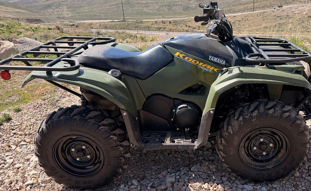 2024 Yamaha Kodiak 700 4x4 with Plow