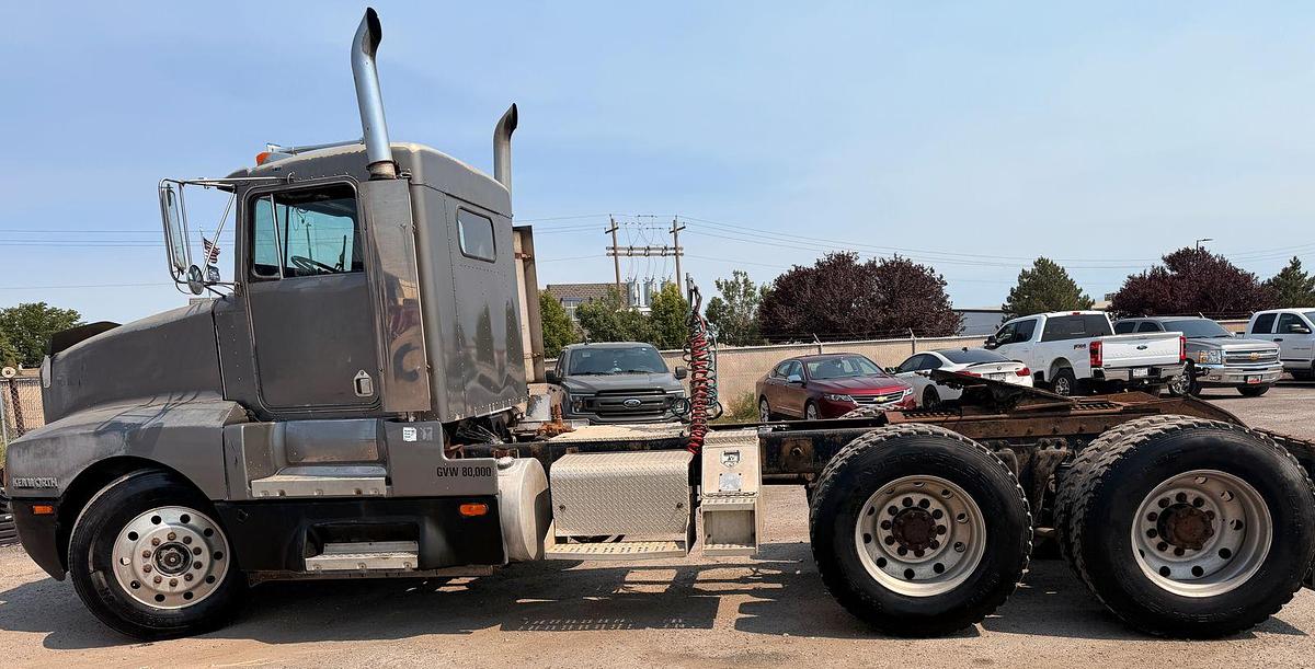 Used Kenworth T600 Cab and Chassis, New Engine, DayCab 10sp manual