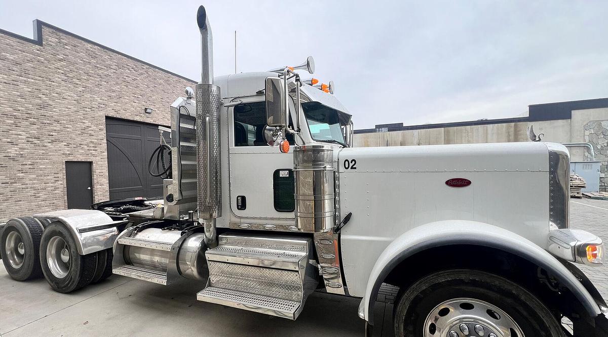 Used 2023 Peterbilt 389 Dual Axle Day Cab Semi Tractor