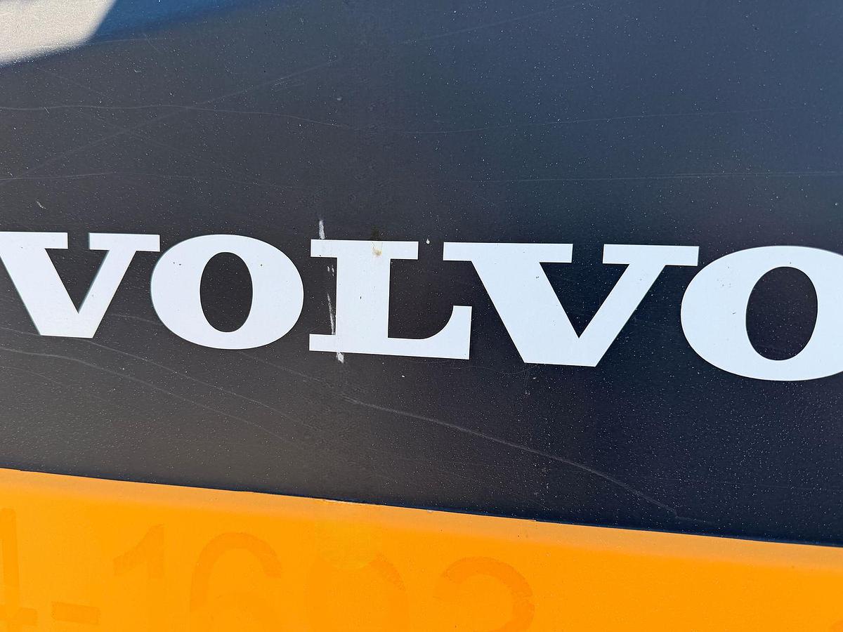 Used 2022 Volvo SD45B Single Drum Vibratory Smooth Drum Roller, 1,166.3 hours