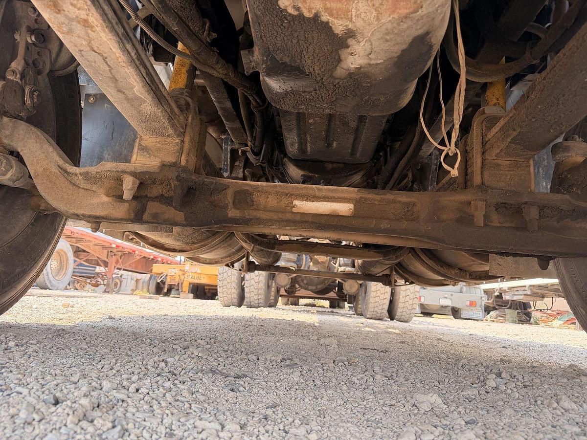 Used Kenworth T600 Cab and Chassis, New Engine, DayCab 10sp manual