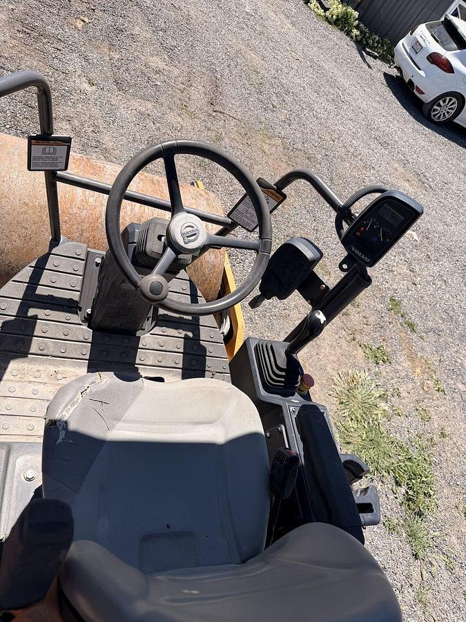Used 2022 Volvo SD45B Single Drum Vibratory Smooth Drum Roller, 1,166.3 hours