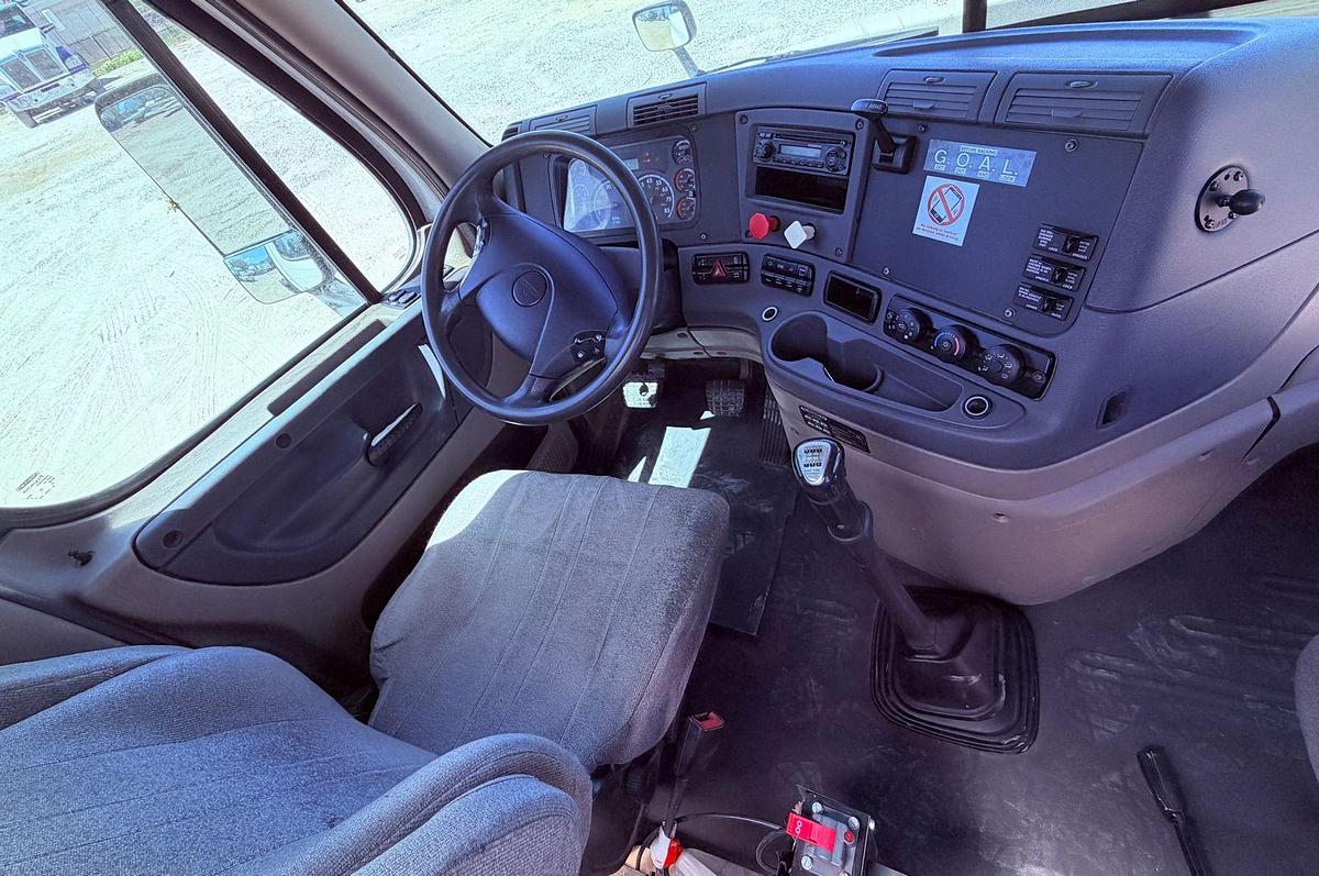 Used 2013 Freightliner Cascadia Mid-Roof Day Cab 579,157 Miles