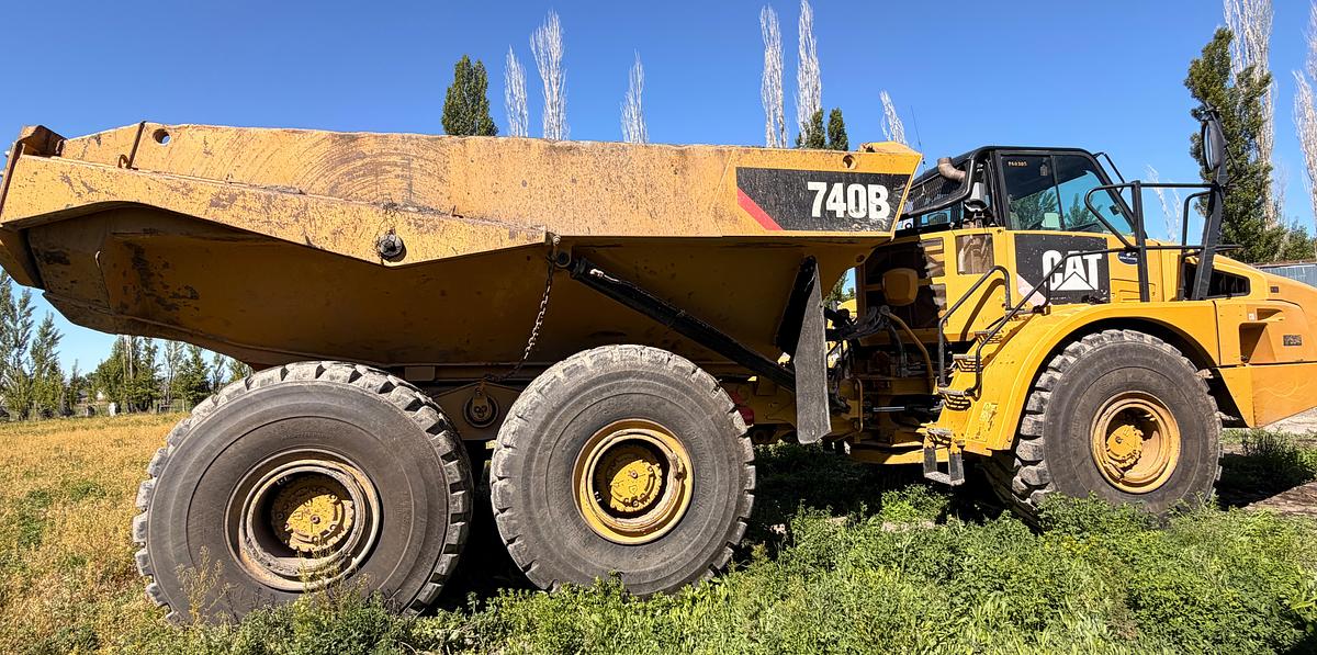 Used 2014 caterpillar 740b