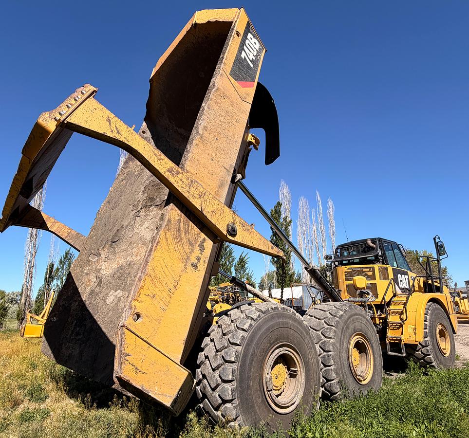 Used 2014 caterpillar 740b