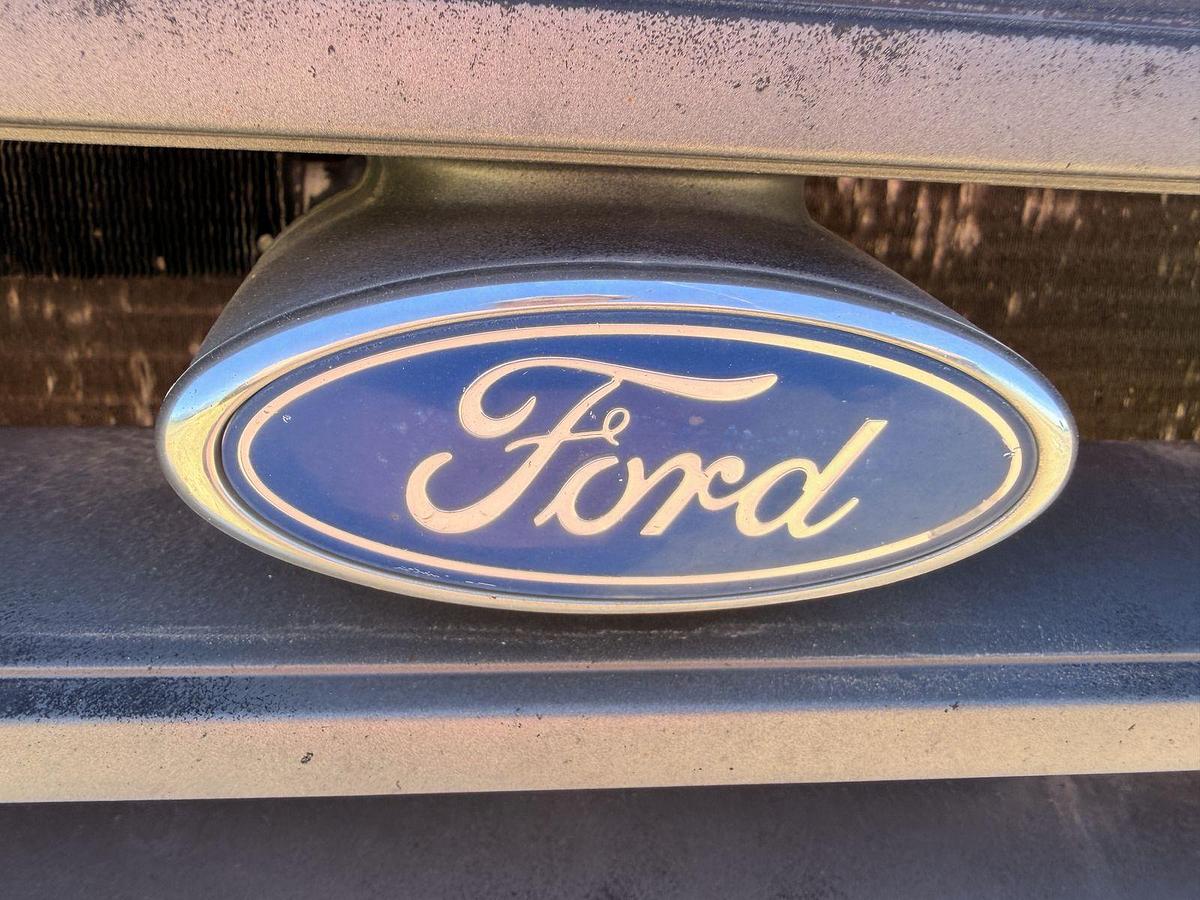 Used ***LOW MILES*** Ford F350 XL Service Truck with Crane and PowerStroke