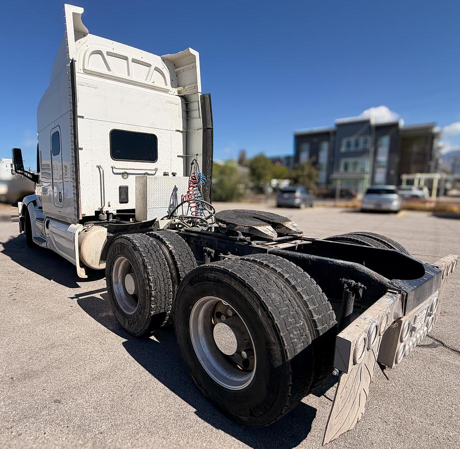 Used 2017 Peterbilt 579 Sleeper Tractor, 565 HP, 18sp manual transmission