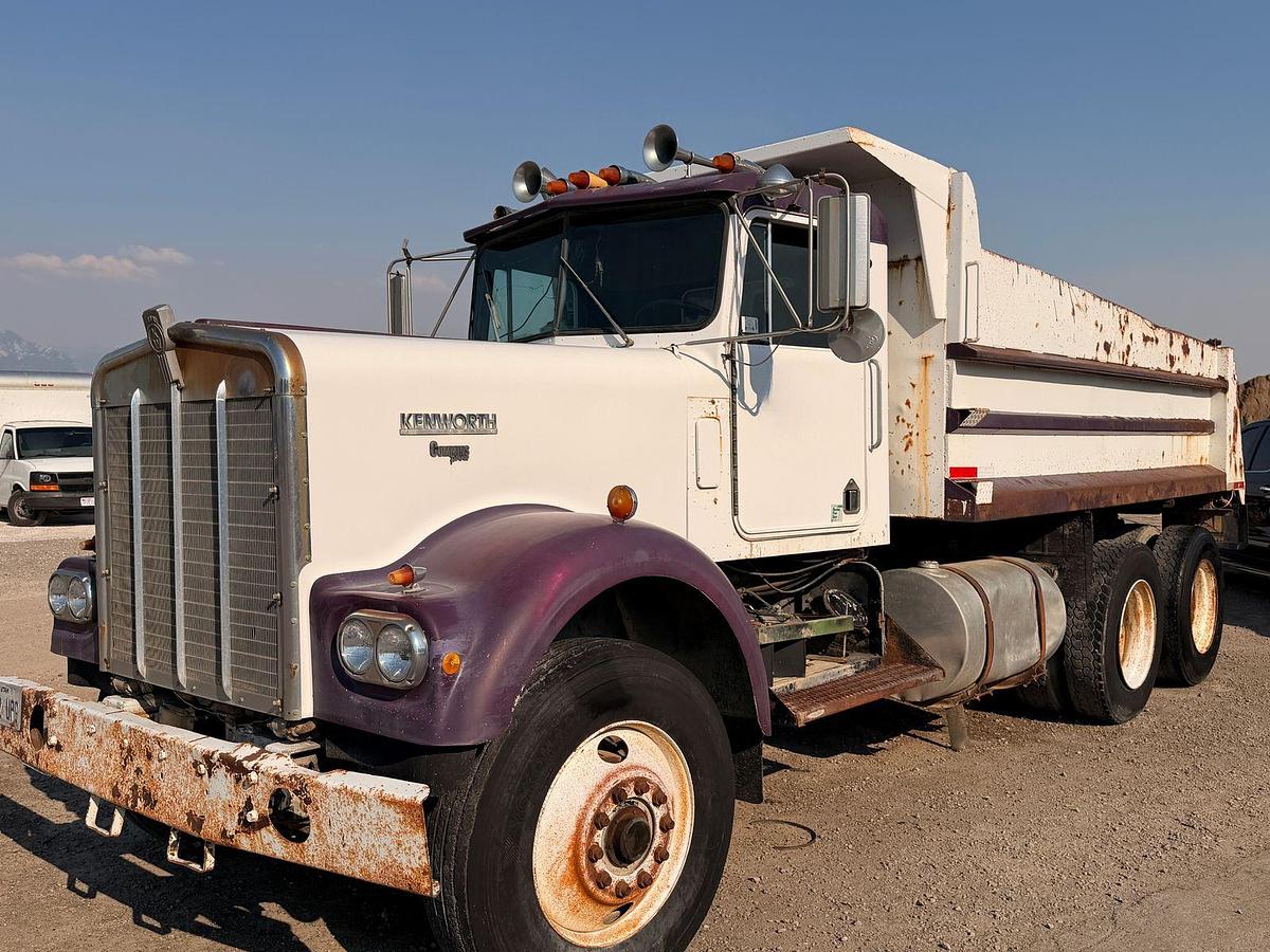 Used KENWORTH DUMPTRUCK CUMMINS