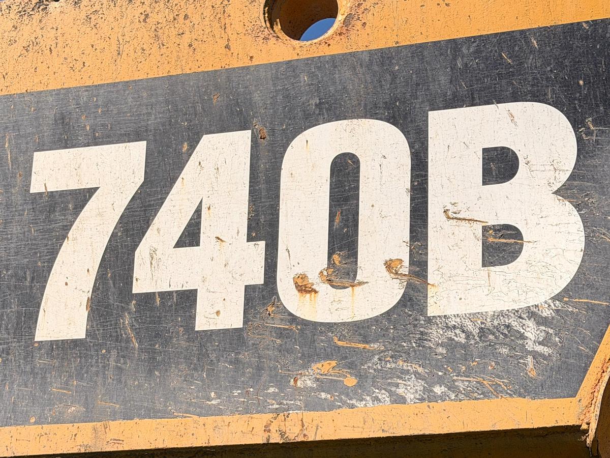 Used 2014 caterpillar 740b