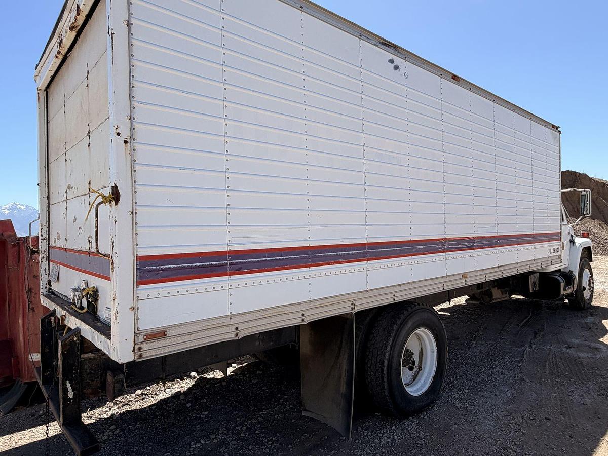 Used International box truck, Dt466 Engine