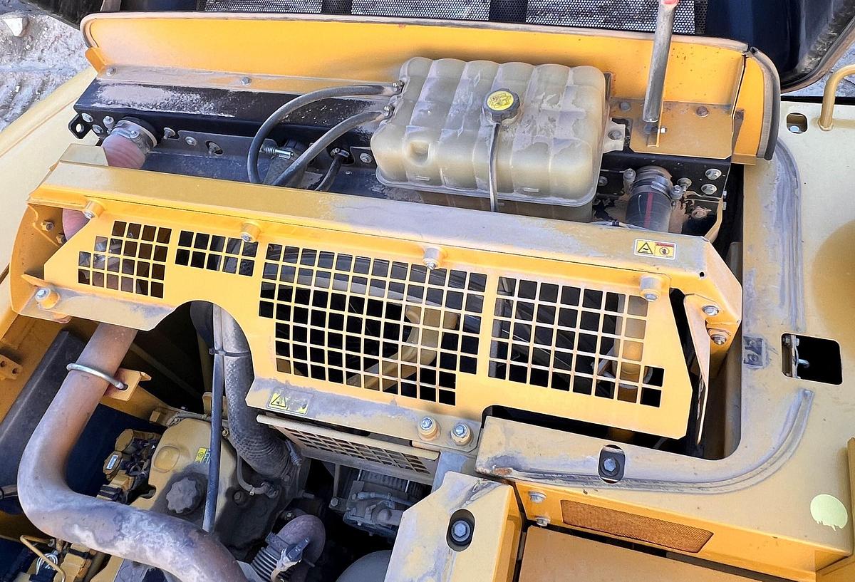 Used 2016 Caterpillar 336F L Excavator with Thumb