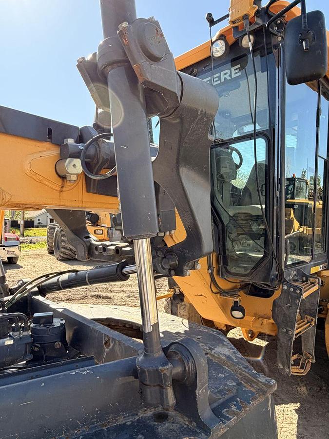 Used Deere 772GP Motor Grader 12K hrs 6WD