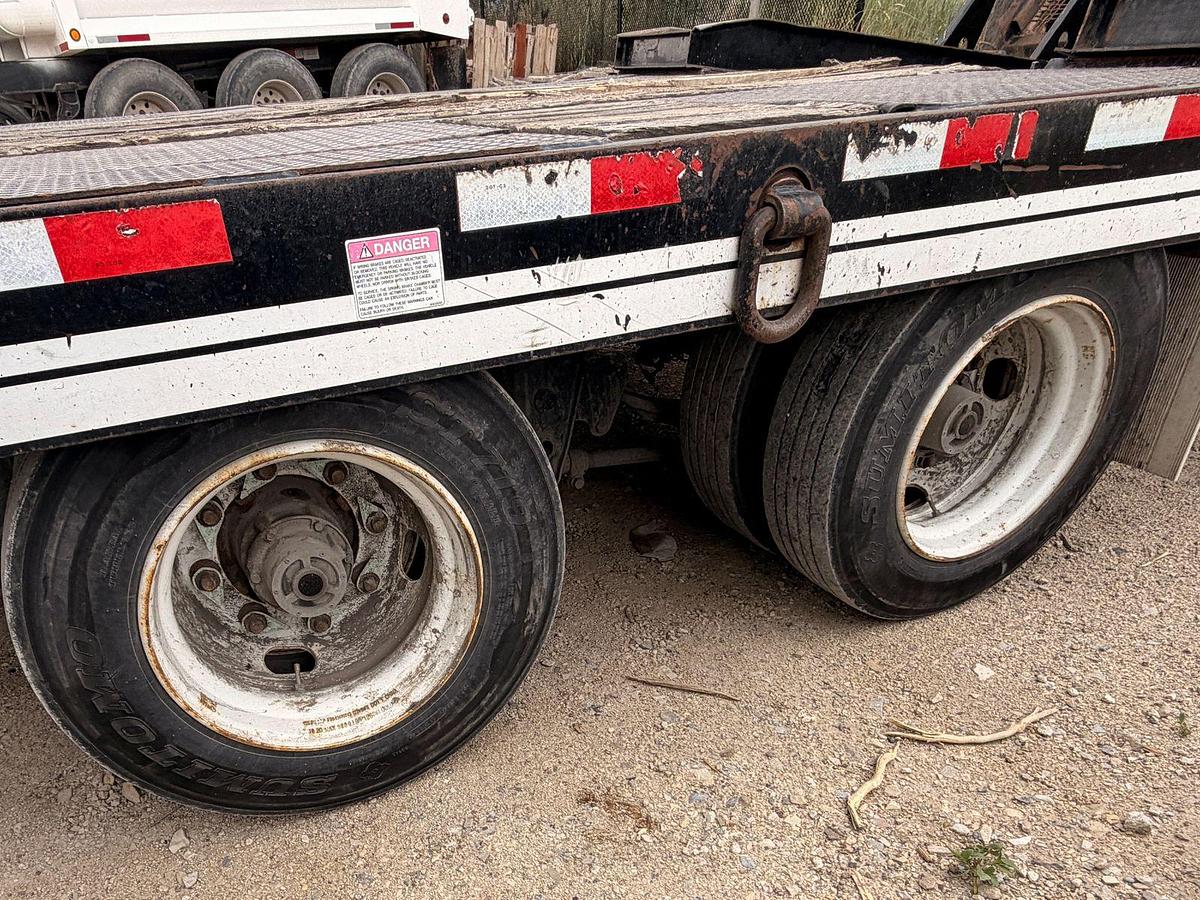 Used Eager Beaver dual Axle heavy duty equipment trailer 24Ton GVWR 48,818 lb