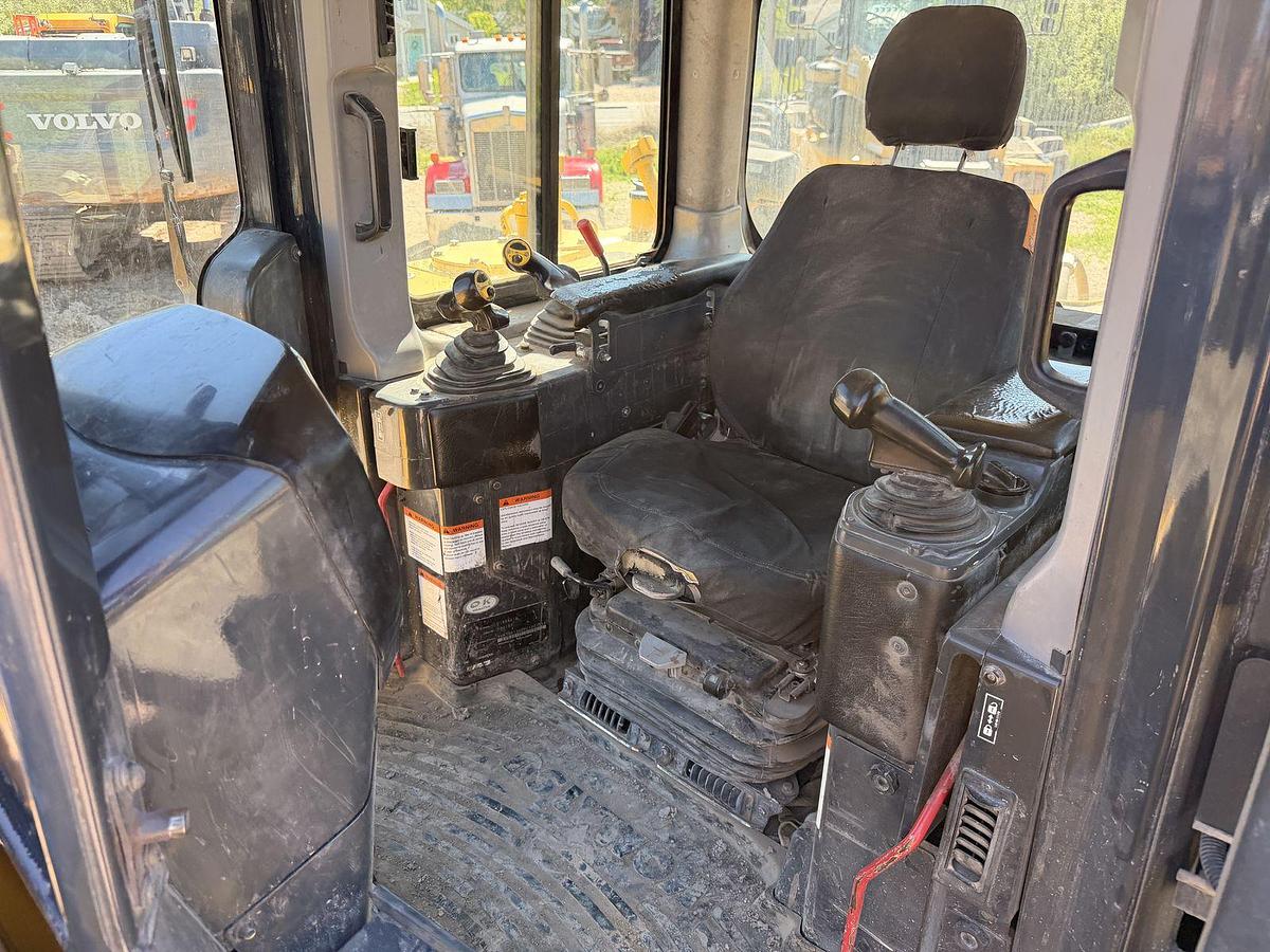 Used 2017 Komatsu D155AX-8, 8,851 hrs, turbocharged diesel, 354 HP