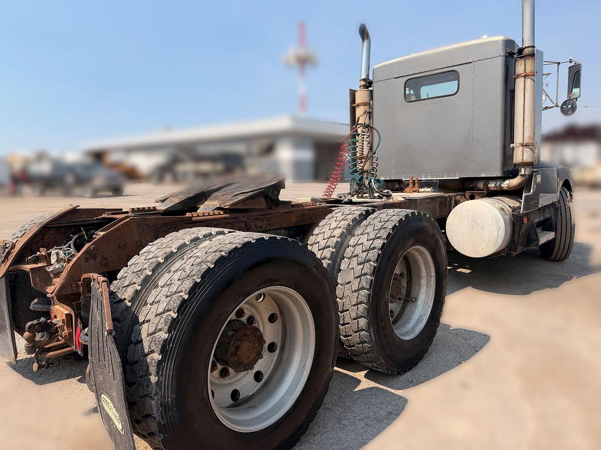 Used Kenworth T600 Cab and Chassis, New Engine, DayCab 10sp manual
