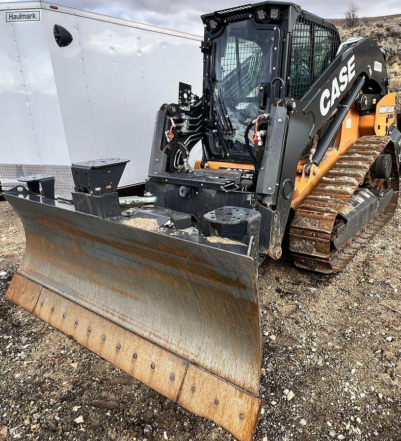 Used 2023 Case, Minotaur DL550 Compact Dozer Loader with ripper, **VERY LOW HOURS***