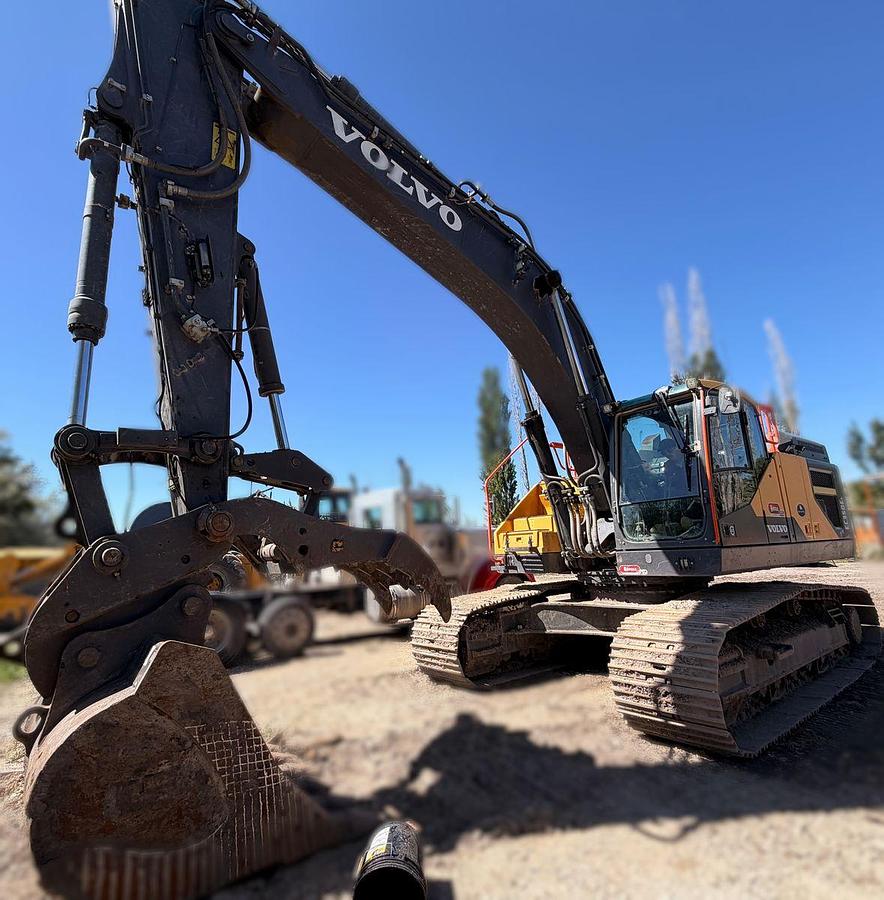 Used 2023 Volvo EC350EL crawler excavator, 3,548 hours, 35 ton