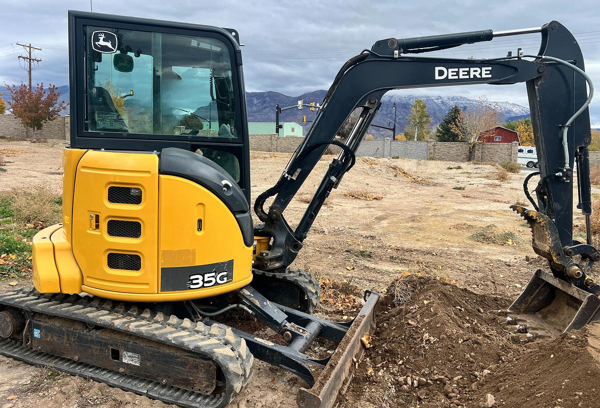Used 2019 Deere 35G