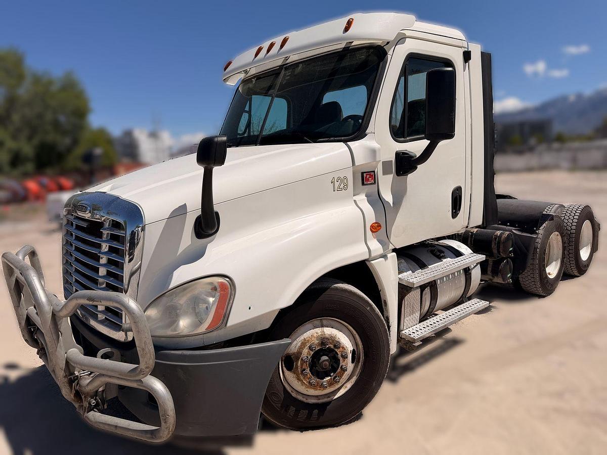 Used 2013 Freightliner Cascadia Mid-Roof Day Cab 579,157 Miles