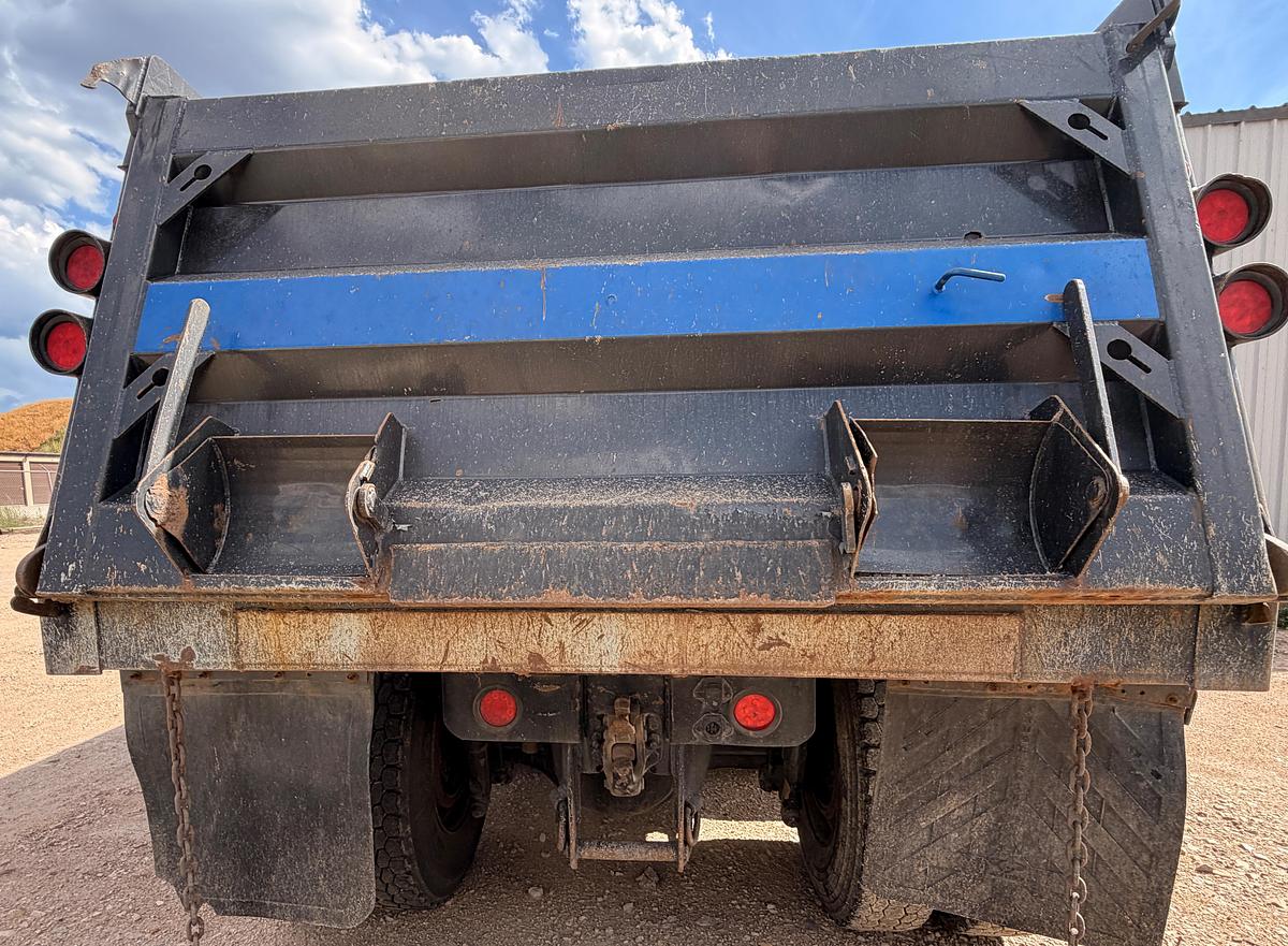 Used Freightliner FLD120SD