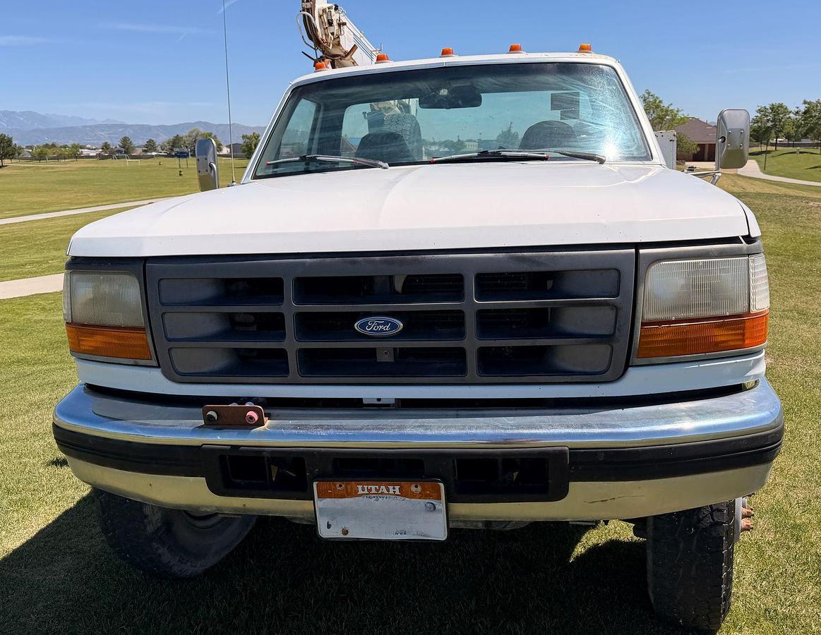 Used ***LOW MILES*** Ford F350 XL Service Truck with Crane and PowerStroke