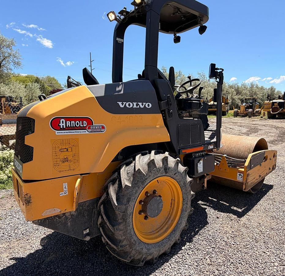 Used 2022 Volvo SD45B Single Drum Vibratory Smooth Drum Roller, 1,166.3 hours