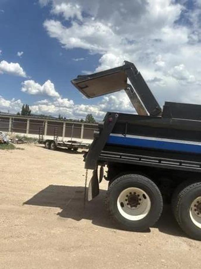Used Freightliner FLD120SD