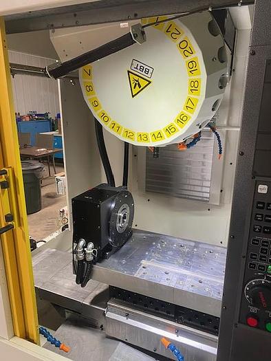 Used Fanuc D21Mib5ADV 4- Axis CNC Vertical Machining Center