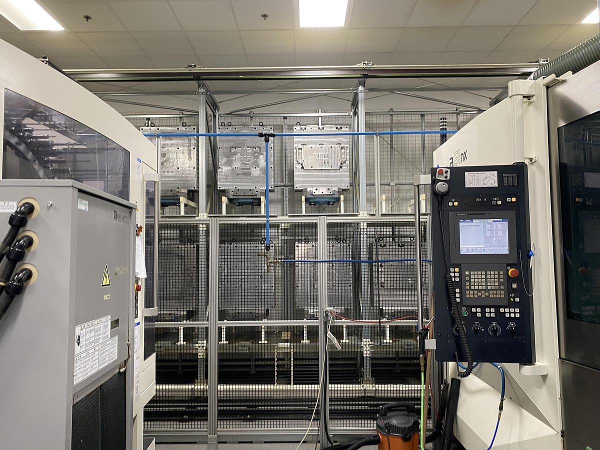 Used Makino a61 NX 4-Axis CNC Horizontal Machining Center Cell