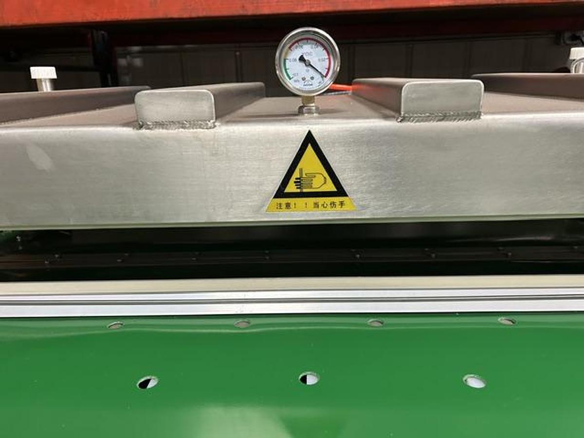 Used DZ-1000 Auto-Vacuum Packaging Machine