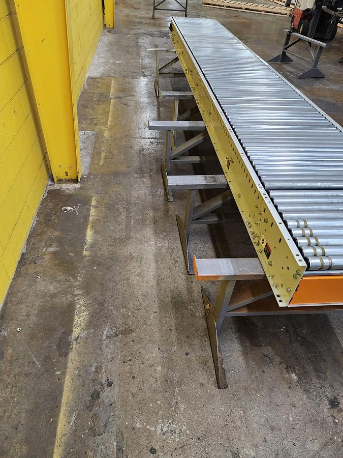 Used Intelligrated 30.5" x 18' Live Roller V-Belt Conveyor (#348)