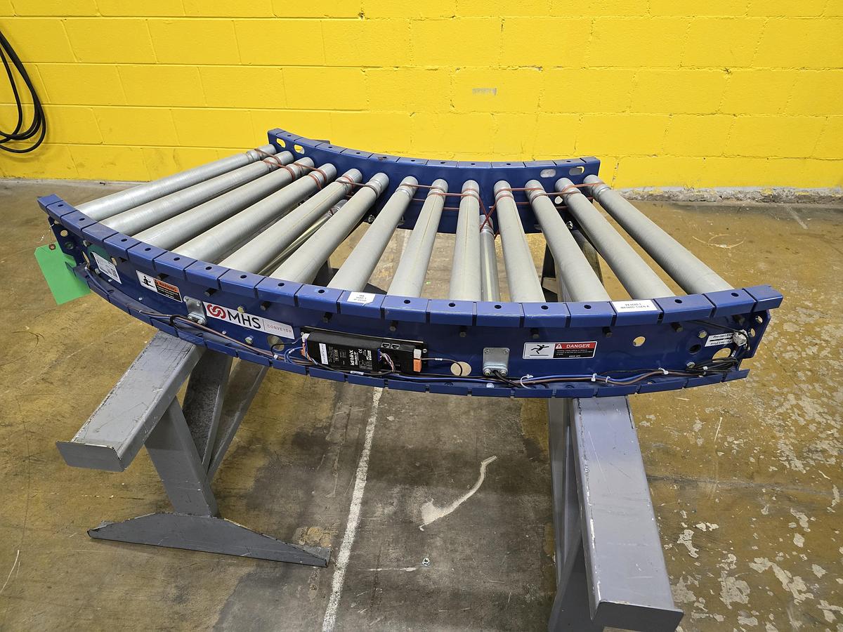 Used MHS Itoh Denki 22" MDR 60 Degree Zero Pressure Accumulation Conveyor (#285)