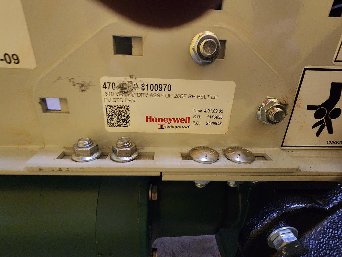 Used Intelligrated 30.5" Left Hand 30 Degree Spur 60 Degree Curve Live Roller Spur V-Belt (#354)