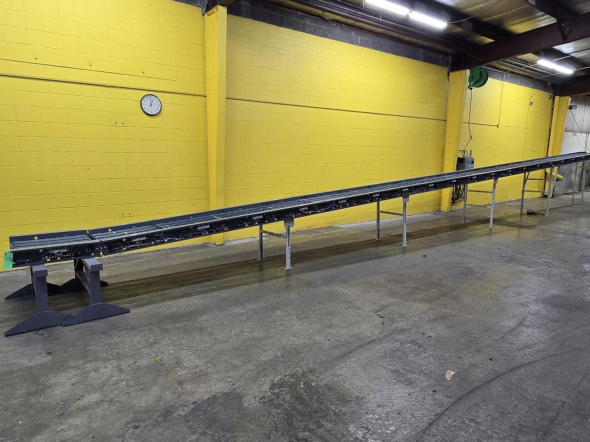 Used Intelligrated 28" x 55' MDR Belted Zero Pressure Incline Conveyor (#432)