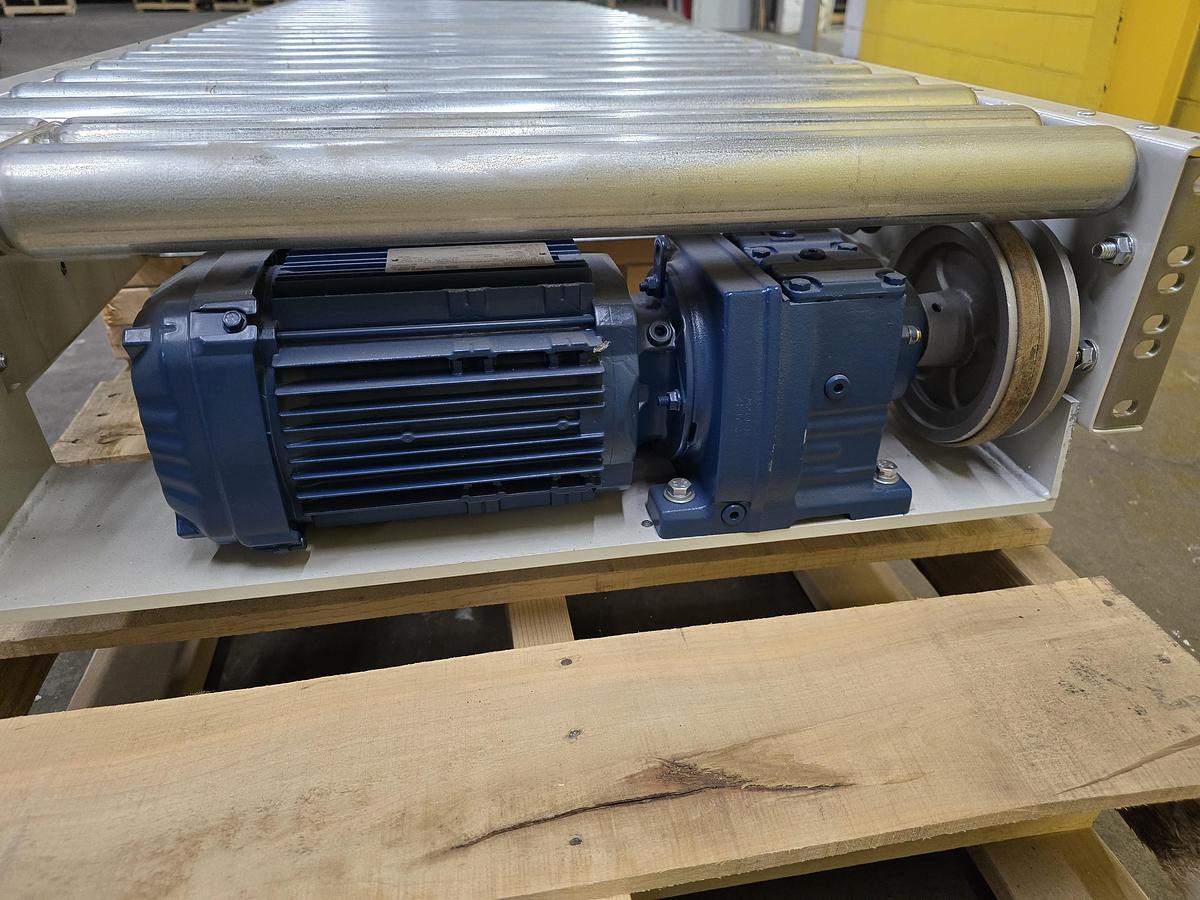 Used Hytrol 190ACC 28" x 6'6" Live Roller V-Belt Conveyor (#521)