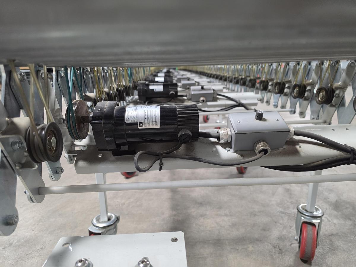 Used Roach Flexible Conveyor 30"x40' Zero pressure Accumulation (#708)
