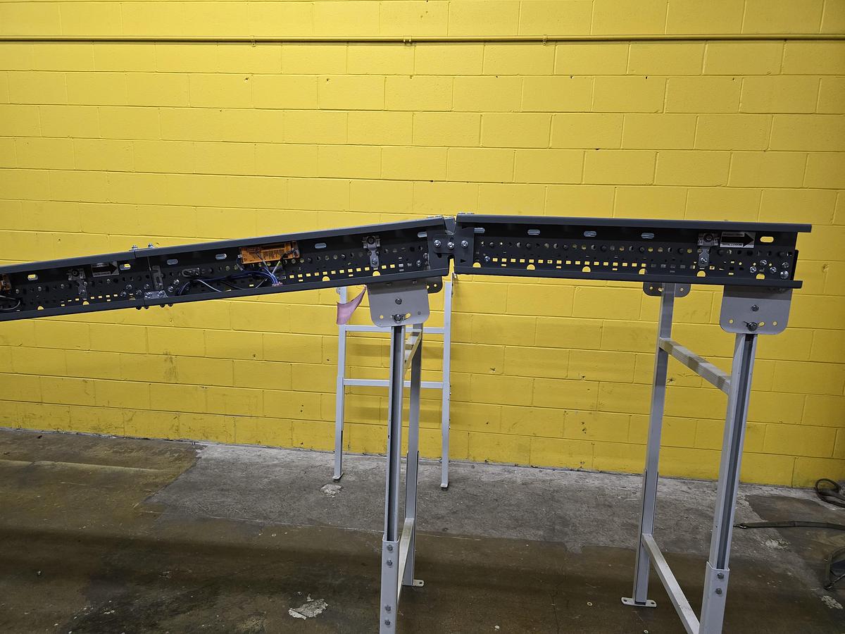 Used Intelligrated 33" x 27' MDR Belted Zero Pressure Incline/Decline Conveyor (#621)