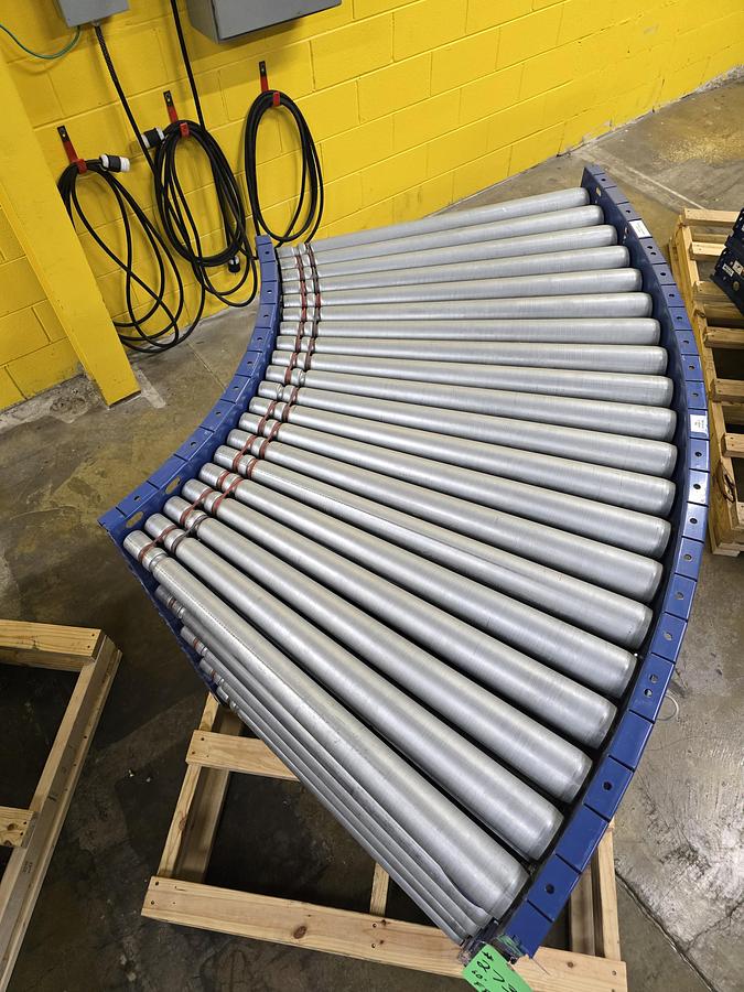 Used MHS Itoh Denki 34" MDR 60 Degree Zero Pressure Accumulation Conveyor (#273)