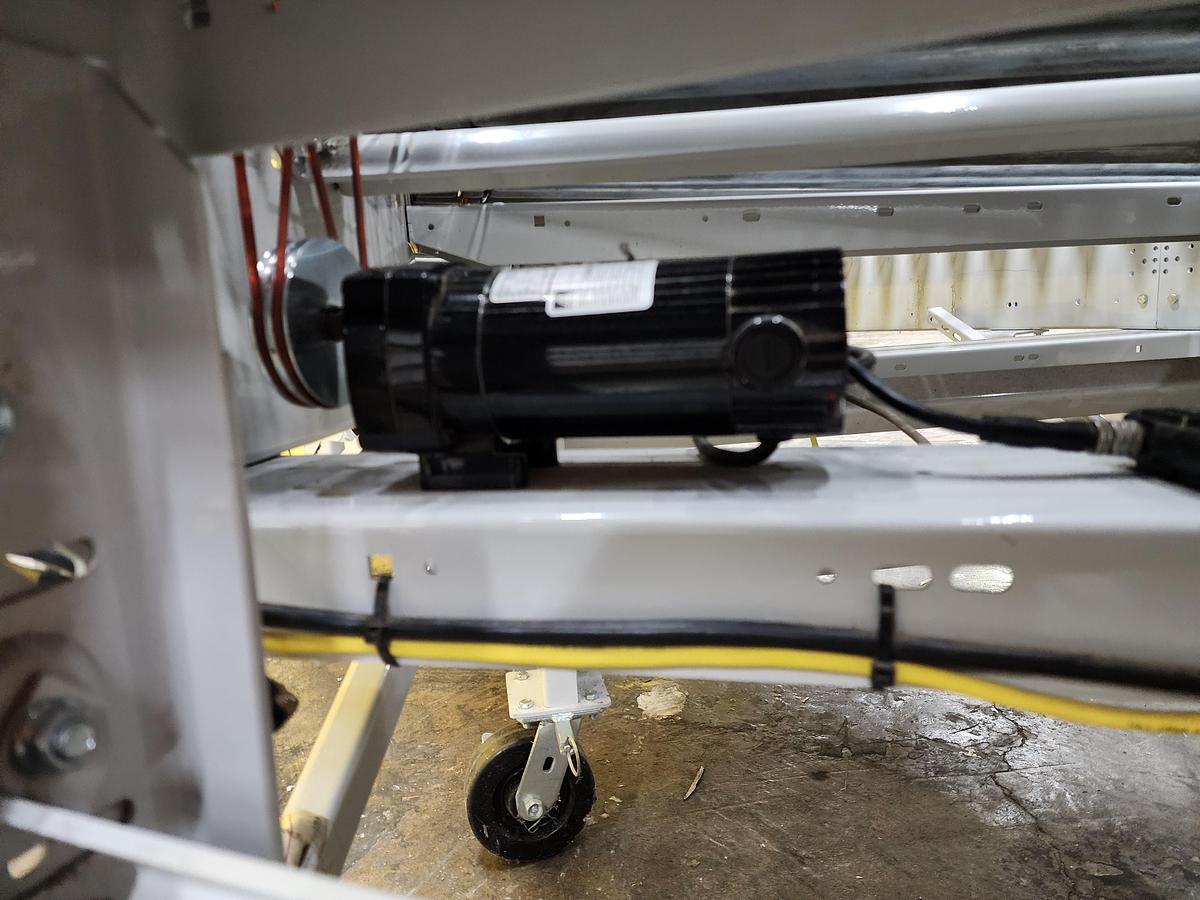 2021 UNUSED Roach 51" x 90 Degree Curve Live Roller Conveyor (#701)