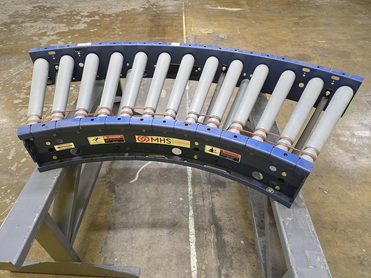 Used MHS Itoh Denki 22" MDR 60 Degree Zero Pressure Accumulation Conveyor (#285)