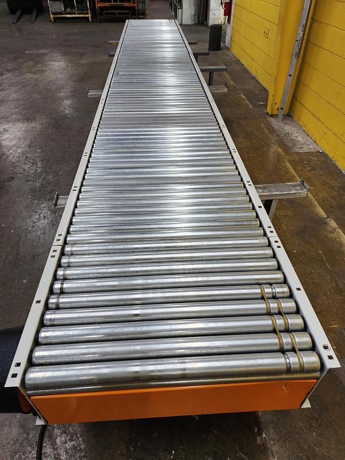Used Intelligrated 30.5" x 18' Live Roller V-Belt Conveyor (#348)