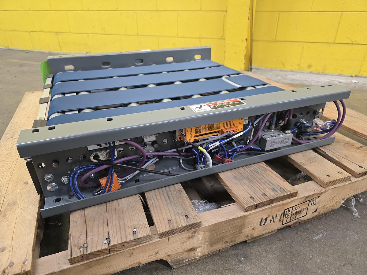 Used Intelligrated 28" x 30" MDR Belted Zero Pressure Accumulation Conveyor (#613)
