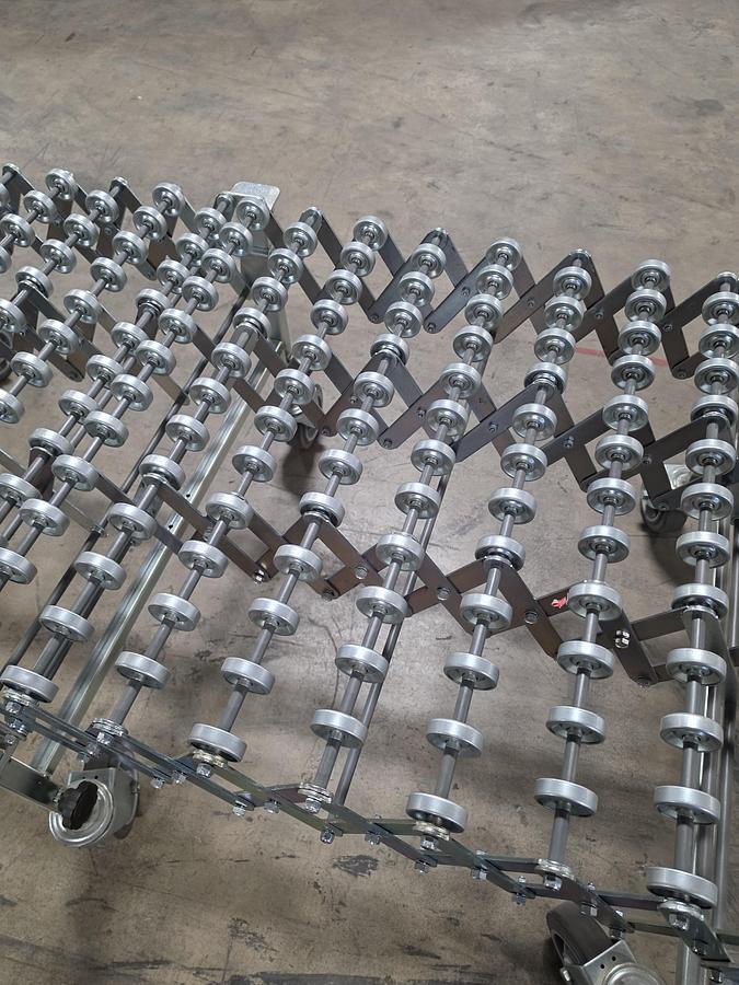Used Roach Flexible Conveyor 30"x40' Live Roller (#709)