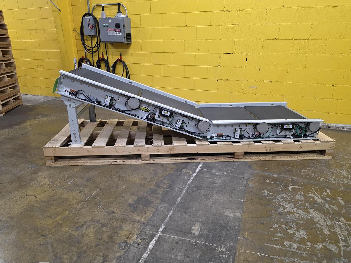 Used Hytrol BZDE24EZ Zero Pressure Roller Decline Conveyor 31.25" x 9'