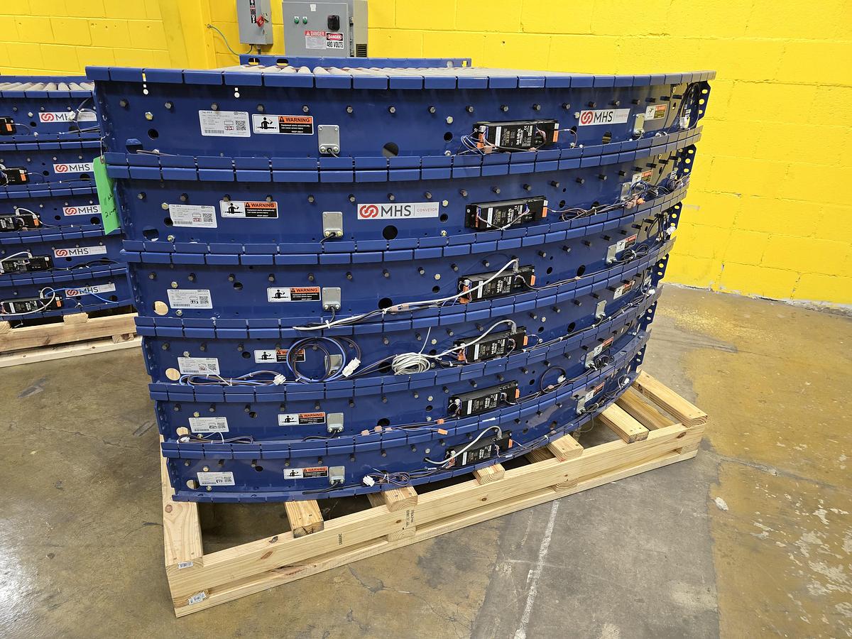 Used MHS Itoh Denki 34" MDR 60 Degree Zero Pressure Accumulation Conveyor (#273)