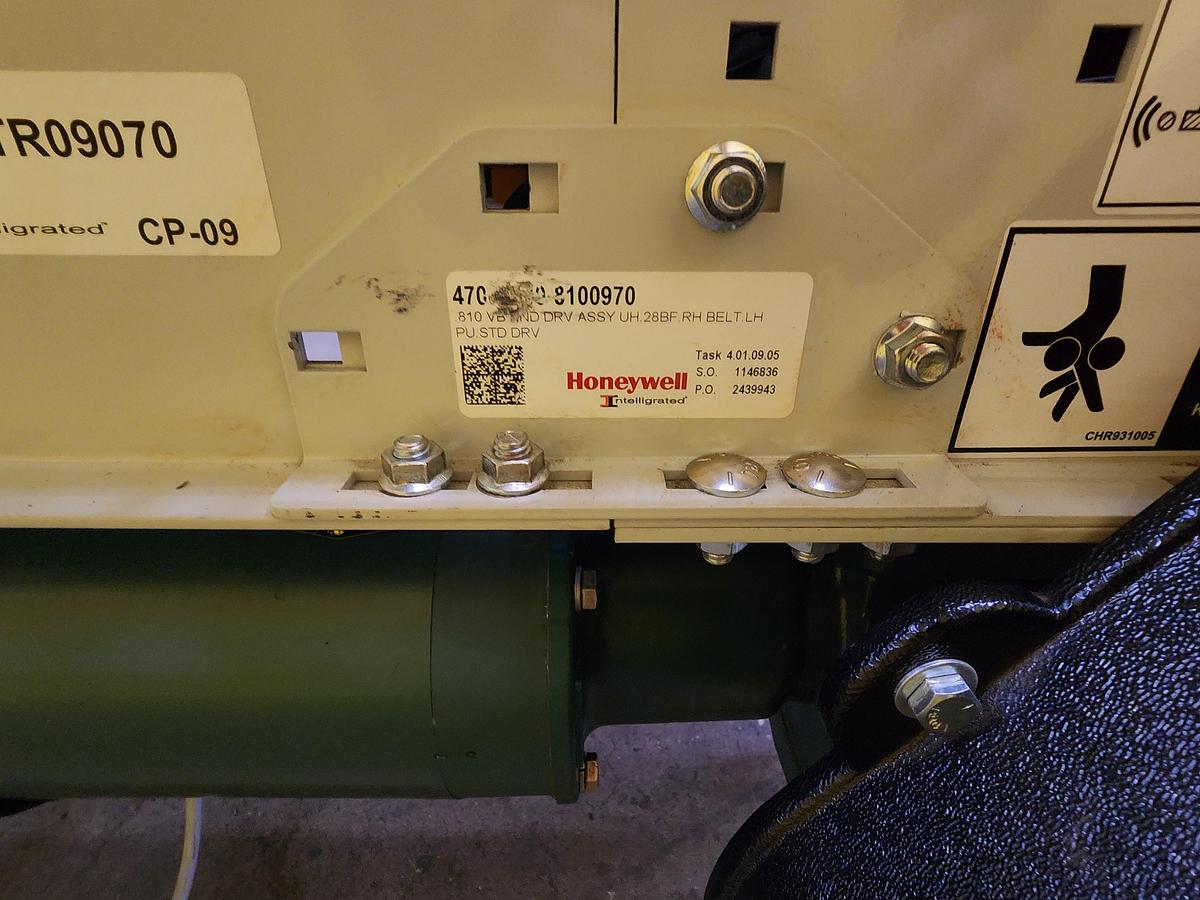 Used Intelligrated 30.5" Left Hand 30 Degree Spur 60 Degree Curve Live Roller Spur V-Belt (#354)