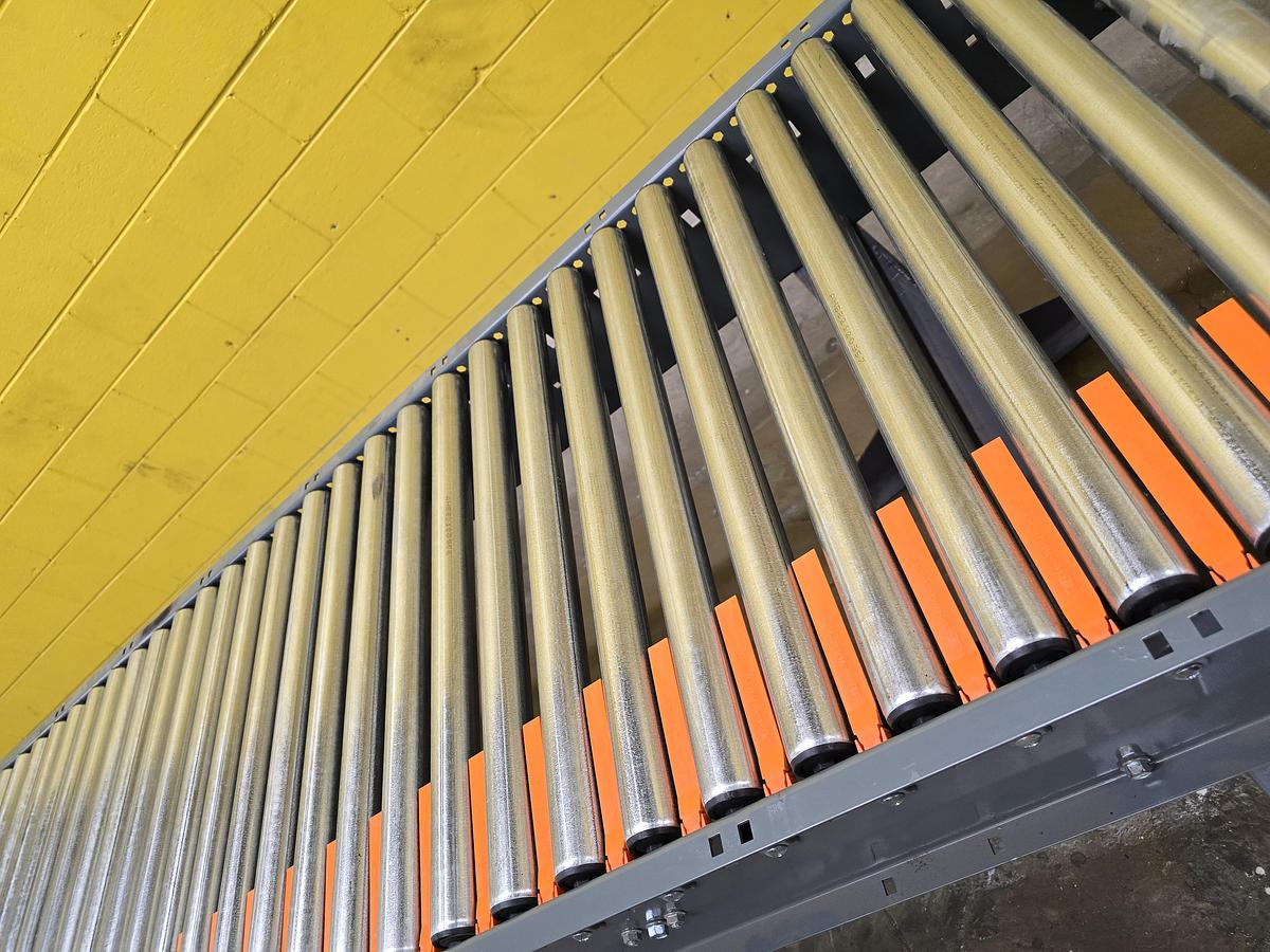 2018 Intelligrated 30.5"w x 15' Live Roller V-Belt Conveyor (529)